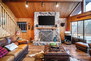 House (3 Bedrooms) | Floor plan - Norris Lake Cabin Dock + Kayaks + Games (Jacksboro)