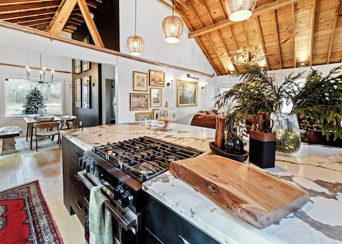 Cozy river front 3 bedroom Colorado cabin