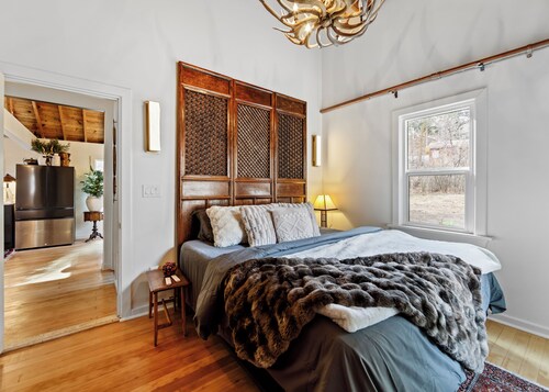 Cozy river front 3 bedroom Colorado cabin