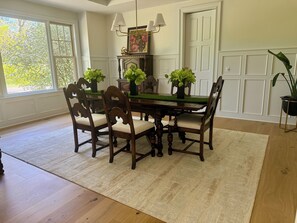 Dining - Spacious 5-bedroom house in gorgeous Indian Hill with heated pool and gym (Cincinnati)