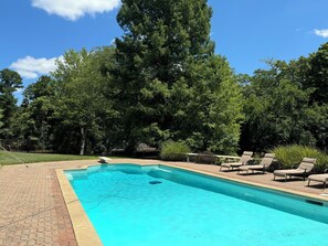 Pool - Spacious 5-bedroom house in gorgeous Indian Hill with heated pool and gym (Cincinnati)