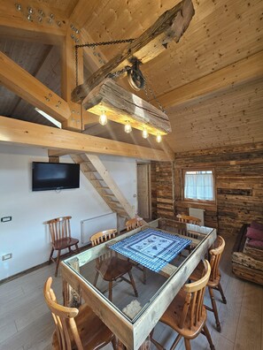Dining - Chalet between Cortina d'Ampezzo and the Marmolada, Tabià Falesia  (Laste di Sopra)