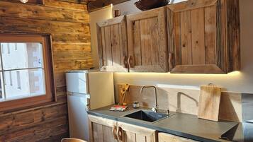 Frigorifero, forno, piano cottura, lavastoviglie