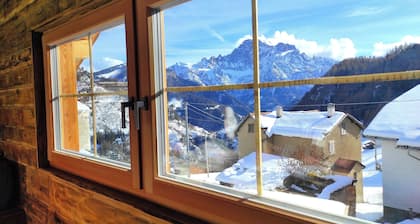 Chalet between Cortina d'Ampezzo and the Marmolada, Tabià Falesia