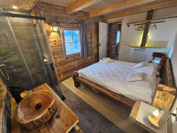 3 bedrooms, free WiFi, bed sheets, wheelchair access