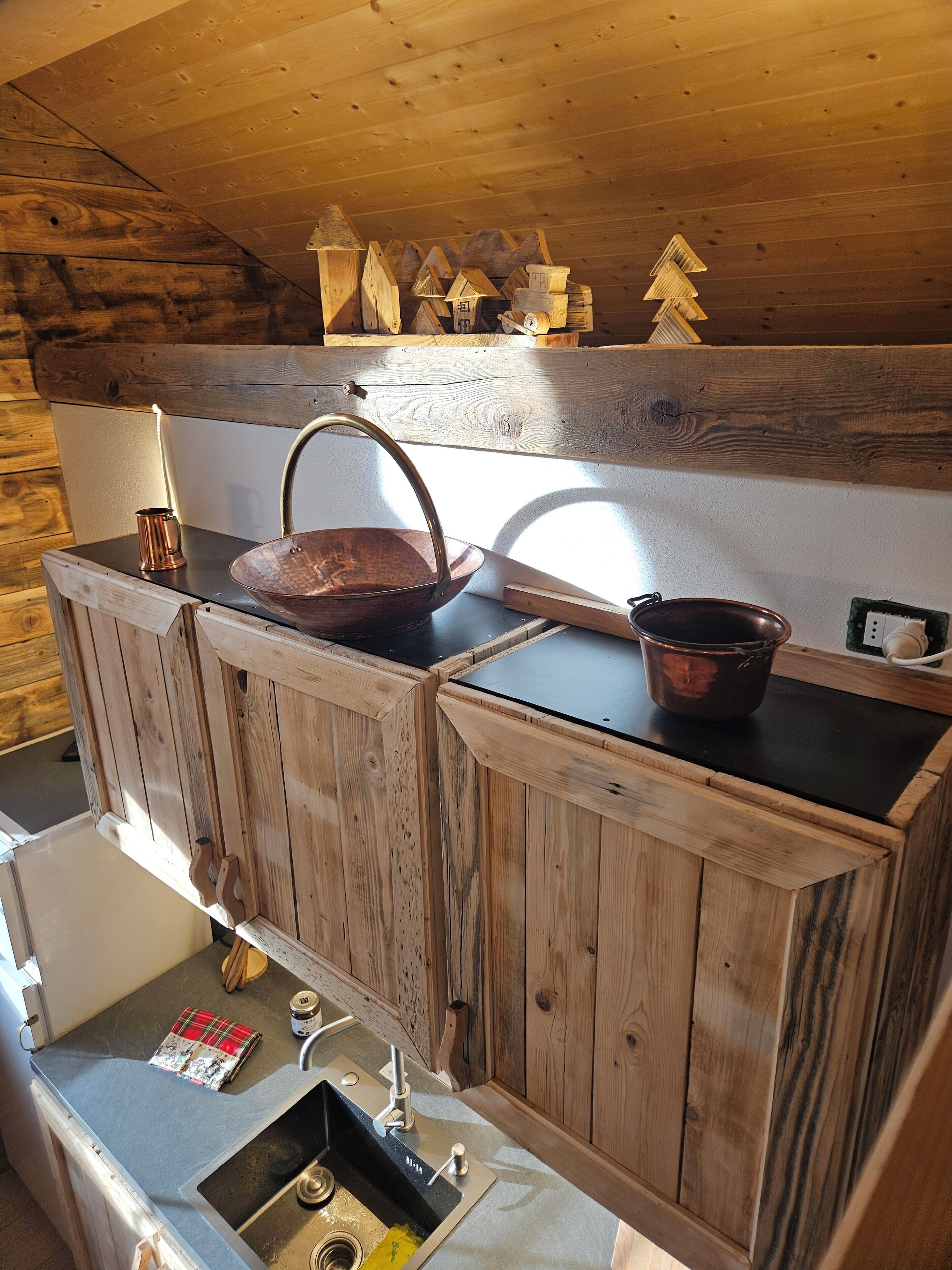 Réfrigérateur, four, plaque de cuisson, lave-vaisselle