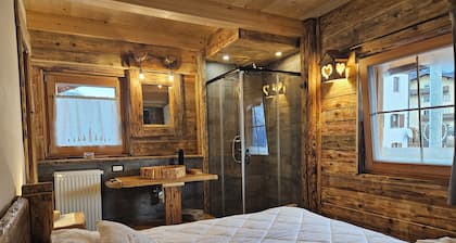 Chalet between Cortina d'Ampezzo and the Marmolada, Tabià Falesia