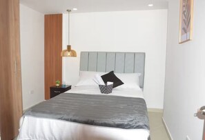 3 bedrooms, iron/ironing board, free WiFi, bed sheets - Modern, centrally located apartment with mountain views 202 (Medellín)