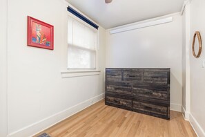 Interior - Bright, Charming, and Conveniently Located 3-Bedroom Condo in NW Portland (Portland)