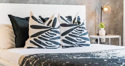 Spacious 3-Bed Home | Parking | Garden | Sleeps 7