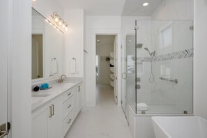 Shower, hair dryer, towels - Luxury 5BR 30A Retreat w/ Private Pool (Santa Rosa Beach)