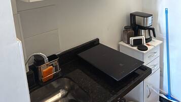 Frigorifero, macchina per tè/caffè, pentole/stoviglie/utensili