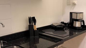冰箱、茶具/咖啡用具、厨具/餐具、餐桌
