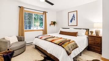 3 bedrooms, iron/ironing board, travel crib, WiFi