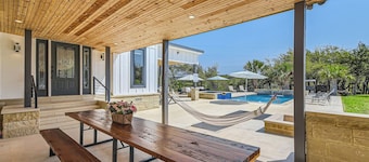 The Palm Hideaway Oasis with Pool + Hot Tub + Fire pit & Outdoor kitchen!