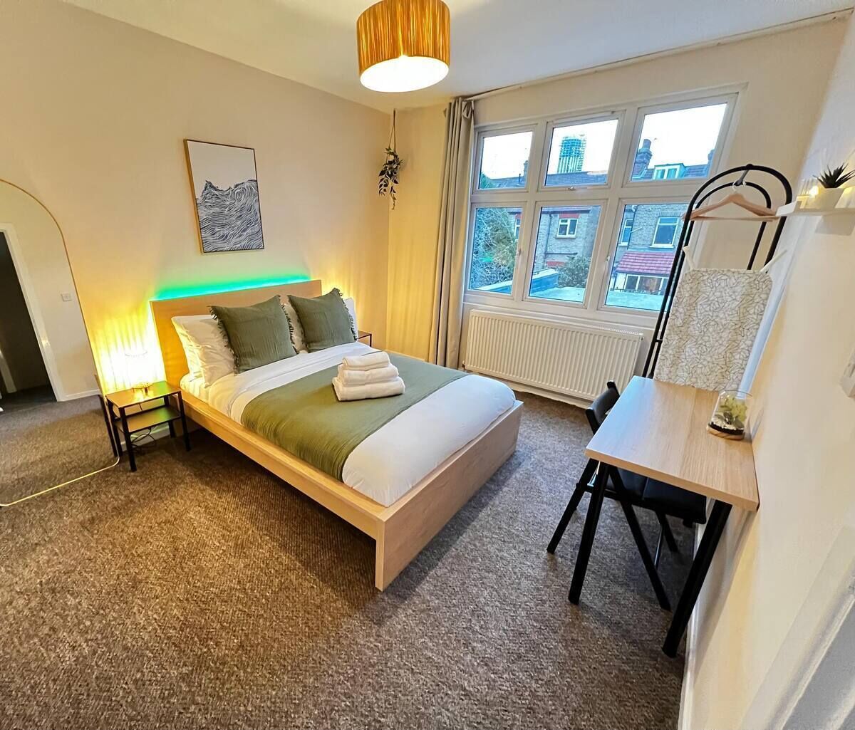 3 bedrooms, iron/ironing board, WiFi, bed sheets