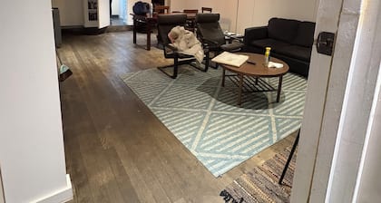 Charming 2-bedroom 1 Bathroom Kitchen Private Sleeps 4-5 Furnished historic NYC