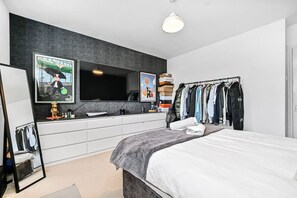 5 soverom, strykejern/-brett, internettilgang og sengetøy