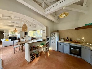 Mikroaaltouuni, uuni, liesi, astianpesukone