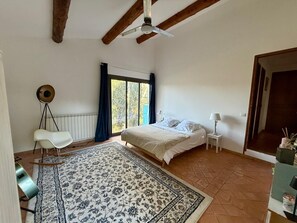 4 makuuhuonetta, silitysrauta/-lauta, internet, vuodevaatteet