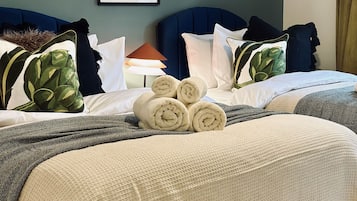 3 habitaciones, tabla de planchar con plancha, wifi y ropa de cama