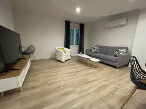 Living area - Vineyard house (Veyre-Monton)