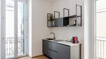 Fridge, microwave, stovetop, electric kettle