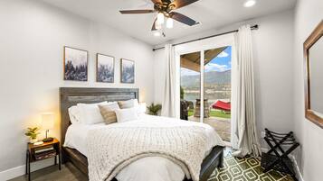 Travel crib, free WiFi, bed sheets, wheelchair access