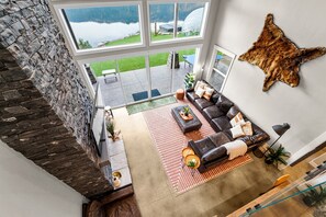 TV connectée, cheminée, jeux vidéo, lecteur de DVD