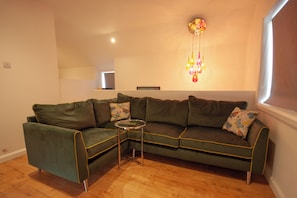 TV - MillView A Cosy Cottage in the middle of nowhere but the "hearth of everywhere (Clonmellon)