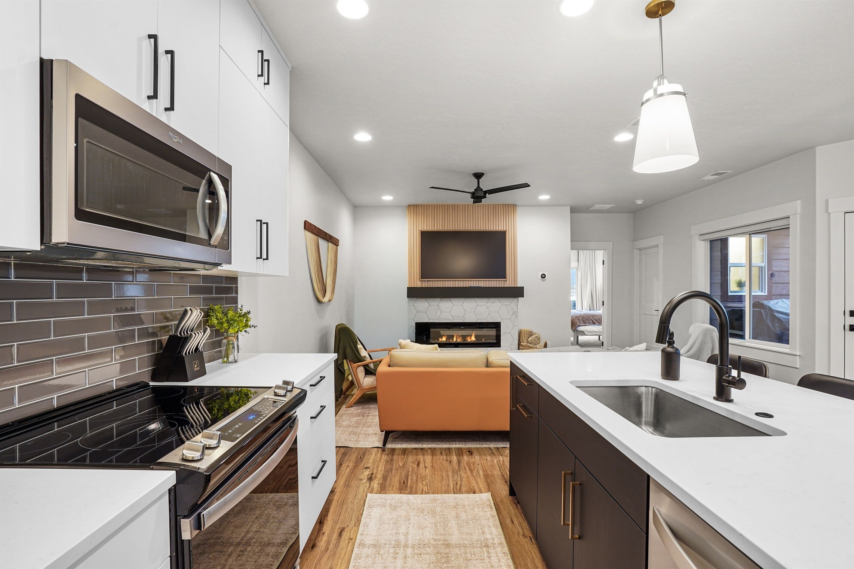 Kühlschrank, Mikrowelle, Ofen, Herdplatte