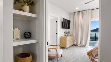 Desk, iron/ironing board, travel cot, WiFi