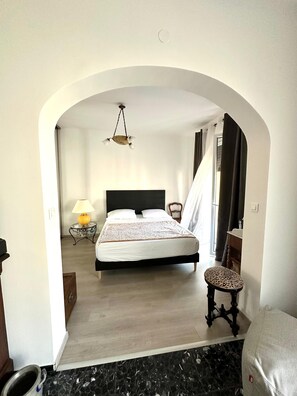 1 bedroom, Internet - Comfortable apartment with large terrace in the heart of the village (Propriano)