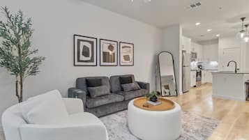 智能电视、桌上足球