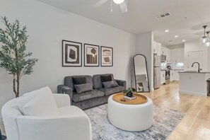 Téléviseur connecté, table de baby-foot