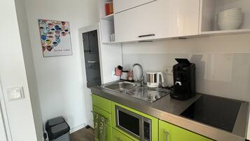 Mikrowelle, Ofen, Herdplatte, Geschirrspüler