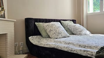 2 chambres, coffres-forts dans les chambres, bureau