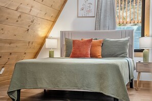 3 habitaciones, escritorio y tabla de planchar con plancha 