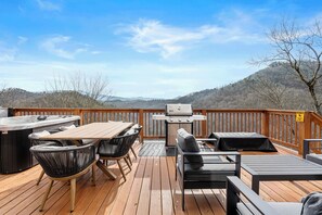 Outdoor dining - Stunning A-Frame w/ Hot Tub + Epic Mountain Views!! 10 mins to Pigeon Forge. (Sevierville)