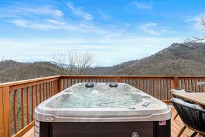 Outdoor spa tub - Stunning A-Frame w/ Hot Tub + Epic Mountain Views!! 10 mins to Pigeon Forge. (Sevierville)