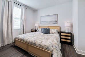 4 habitaciones, tabla de planchar con plancha, wifi y ropa de cama 