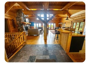 Interior - Spacious 5-bedroom cabin in charming Bellaire on Golf Course (Bellaire)