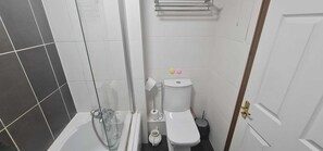 Hair dryer, towels, soap, toilet paper - Luxurious Apartment Near Central London (London)