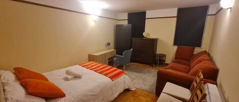 熨斗/熨衫板、Wi-Fi、床單