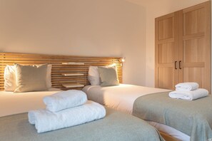 2 chambres, fer et planche à repasser, Wi-Fi, draps fournis