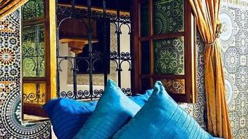 Firemannsrom – comfort, terrasse, fjellutsikt | Wi-fi (inkludert)