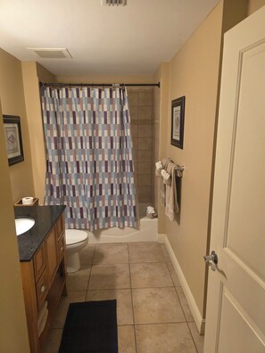 Håndklær og toalettpapir