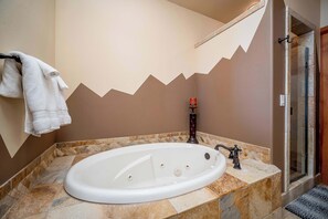 Shower, hair dryer, towels - Luxury Elkpoint 1-True Ski-In Ski-Out, Family Villa (Durango)