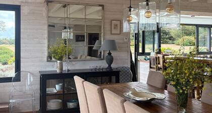 Magnificent house with swimming pool close to the palace