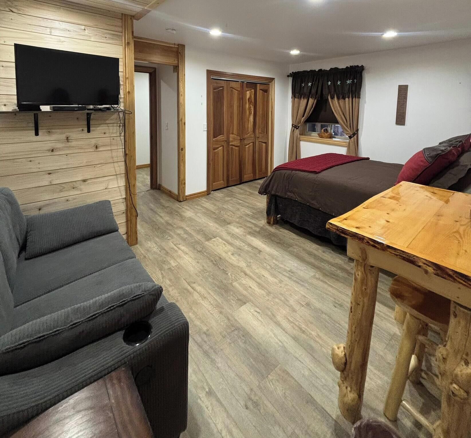 Suíte superluxo, varanda | Ferros/tábuas de passar roupa, Wi-Fi de cortesia